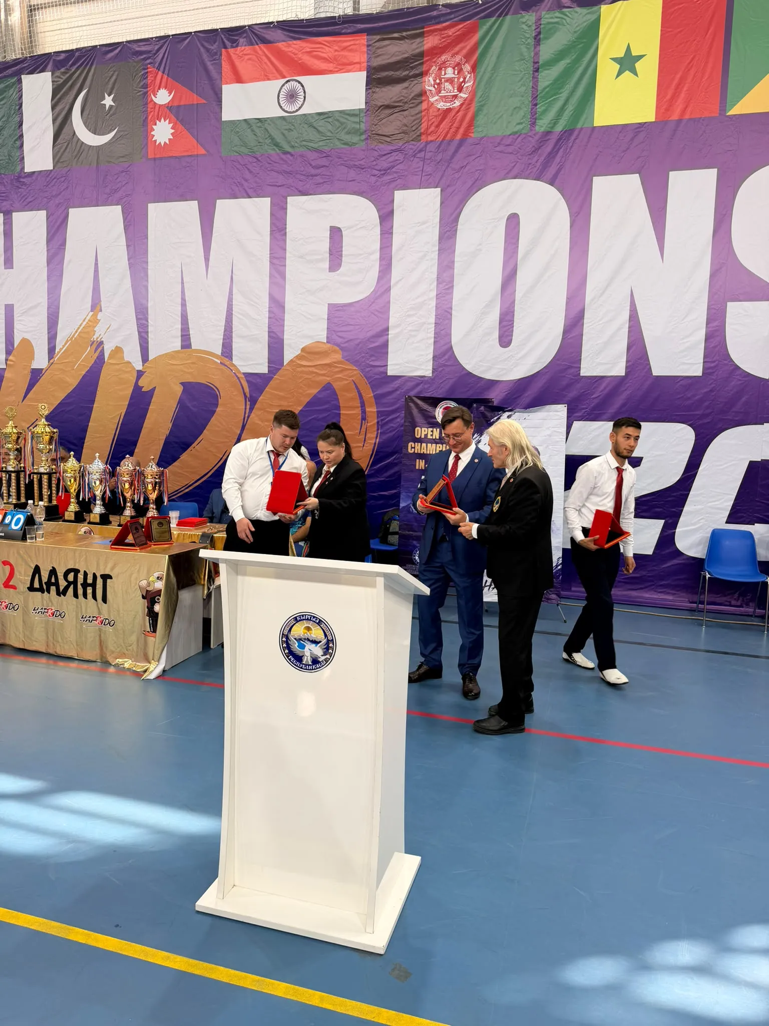 Kırgistan Dünya Şampiyonası Şükrü Kınataş  ve Kırgız Cumhuriyeti olimpik olmayan Kültür ve Fiziksel sporlar bakanı Samat Erkinbekov
